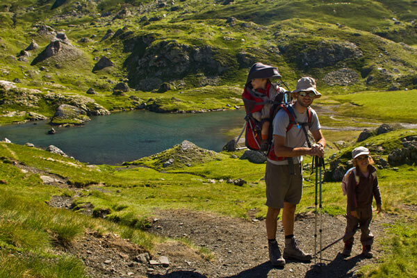 Randonnée avec enfant: comment? Quel âge pour quelle dénivelée? randonneur-avec-enfant-sur-porte-bébé