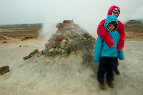 solfatare-en-islande-avec-enfants