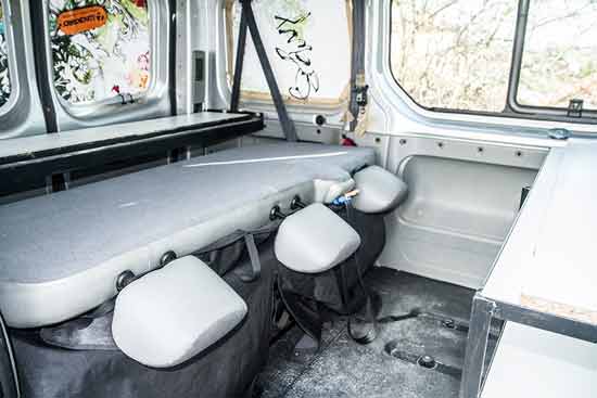 fourgon-aménagé-en-camping-car- fourgon-aménagé-en-camping-car-