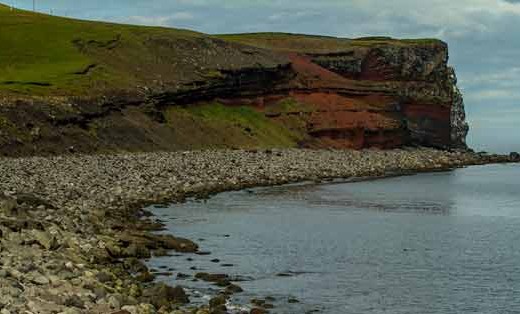 falaise-rouge-islande