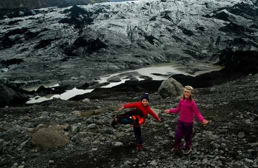 glacier-islande-randonneur-enfant