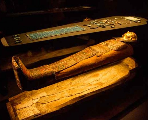 musée-des-confluences-sarcophage-égyptien