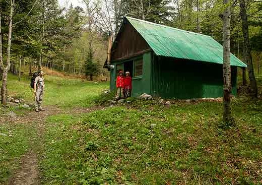 vercors-cabane-enfant-randonnée