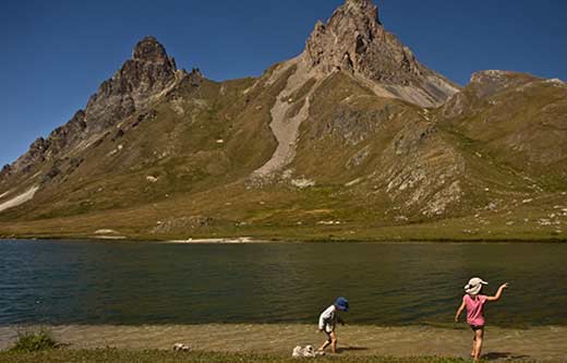 alpes-bivouac-enfant-lac-cerces