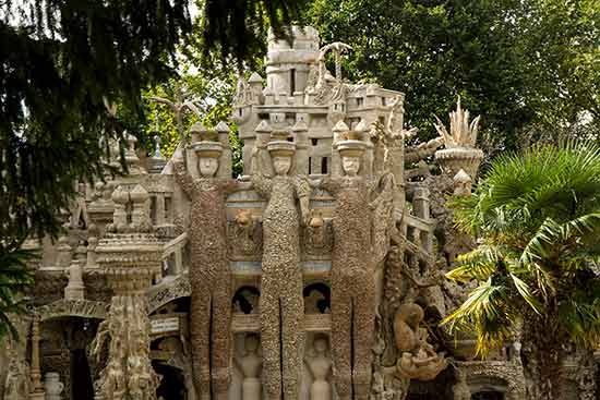 le-palais-idéal-du-facteur-cheval