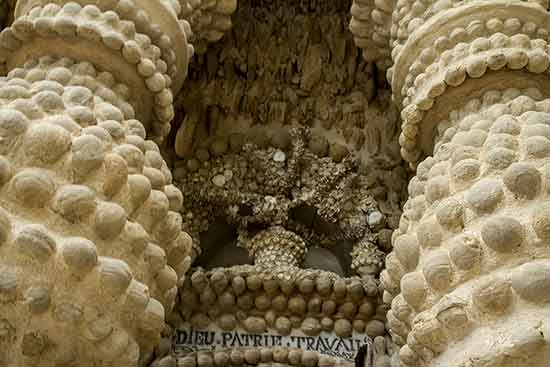 palais-du-facteur-cheval-détail