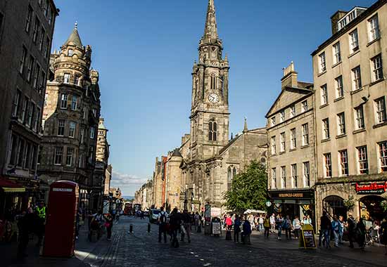 royal-mile-edimbourg-ecosse en famille