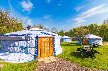 nuit-insolite-en-famille-avec-jacuzzi-privatif