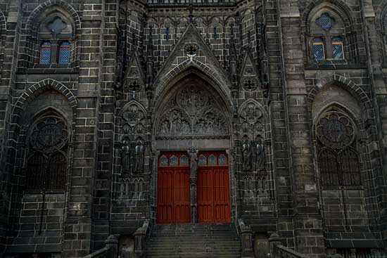 porche-cathédrale-clermont-ferrand