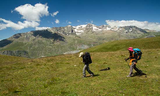 randonneurs-enfants-plateau-emparis-oisans