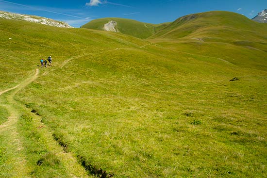 randonneurs-plateau-emparis-oisans-alpes