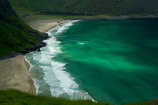 plage-de-kvalvika-vue d'en haut lofoten-norvege
