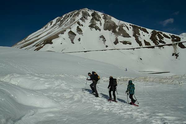 week end-randonneurs-en-famille-à-raquettes-Oisans