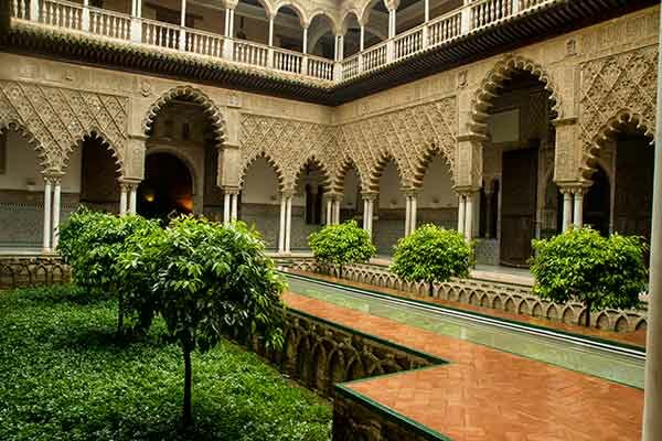 Visiter Séville en famille: 11 choses incontournables patio-Alcazar-del-rey-Séville-Andalousie