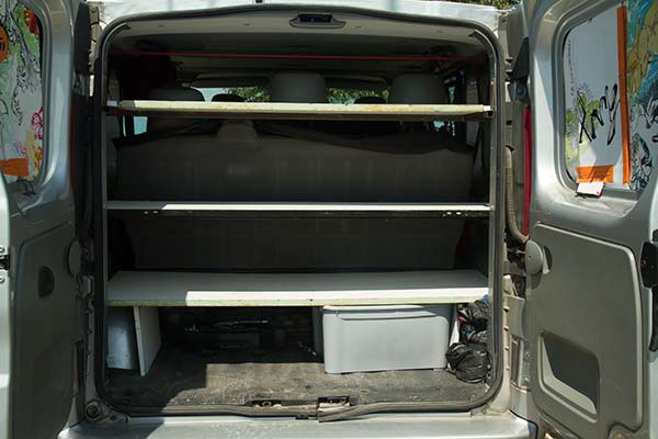 installation-étagère-dans-fourgon