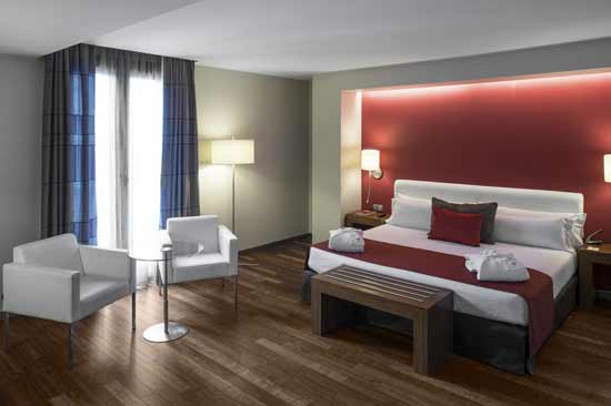 hotel-barcelone-chambre-familiale-5-personnes-avec-piscine