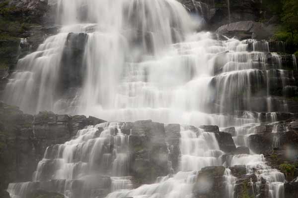 norvege-en-famille-avec-enfants-cascade-Tvindefossen