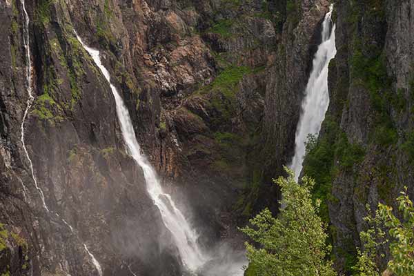 norvege-famille-cascade-Voringfossen