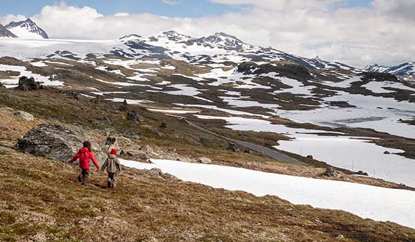 randonnée-norvege-randonneurs-enfants