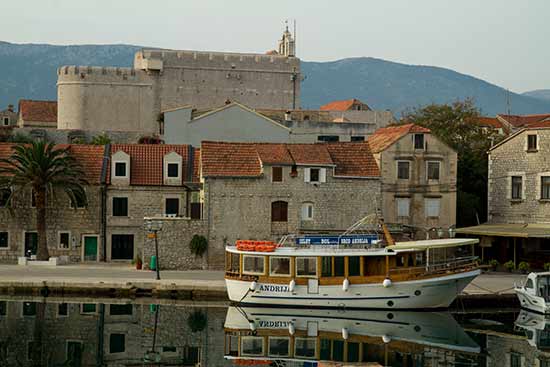 Hvar-Croatie-village-pecheurs