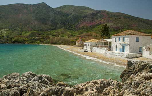 plage-en-Grece-en-famille road-trip-grece-Delphes