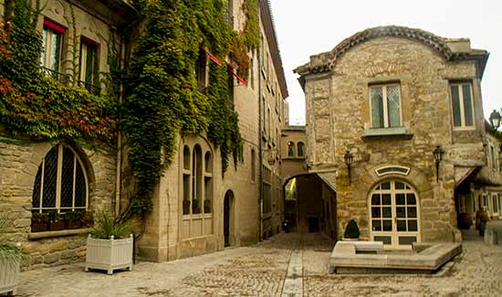 visiter-carcassonne avec-enfant-ruelles