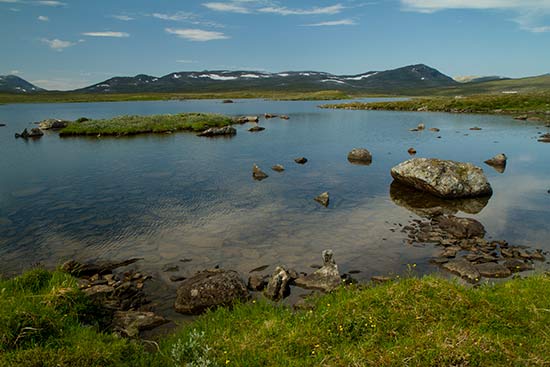 la-suede-en-camping-car-circuit-lac
