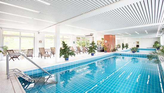 hotel-familiale-foret-noire-avec-piscine