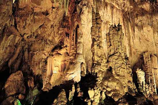 activite-familiale-perpignan-grotte