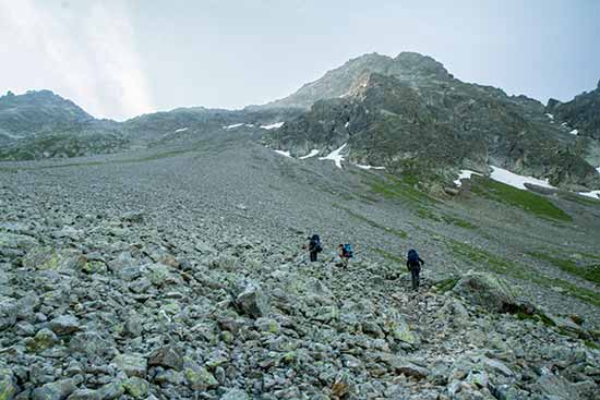 col-enclave-randonnée-famille-Mont-Blanc