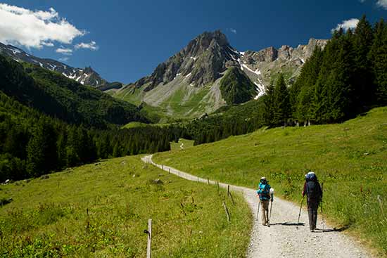 randonneur-enfant-tmb-vers-lac-jovet