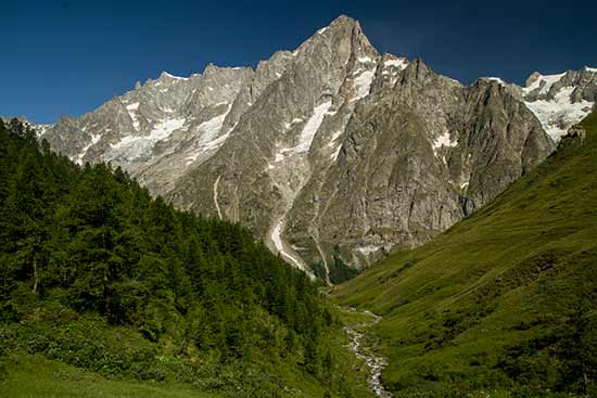 grandes-jorasses-mont-blanc-randonnée-en-famille