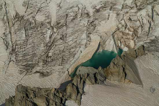 lac-dans-glacier-mont-blanc-aiguille-du-midi