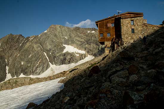 refuge-robert-blanc-col-de-la-seigne