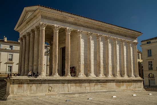 nimes-avec-enfants-maison-caree nimes-avec-enfants-maison-caree