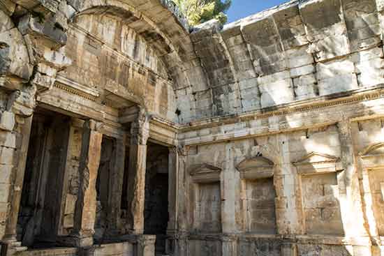 nimes-en-famille-temple-de-diane