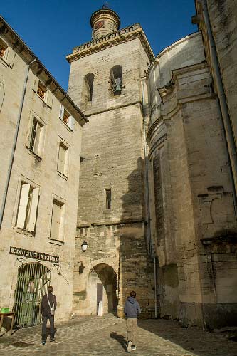 village-du-gard-a-visiter-uzes
