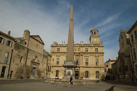 visiter-arles-en-famille