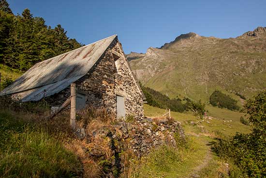 vers-lac-de-cestrede-granges-du-bué