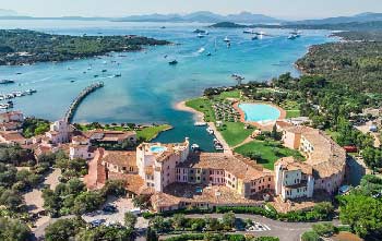 sardaigne-hotel-de-luxe-famille-en-bord-de-mer