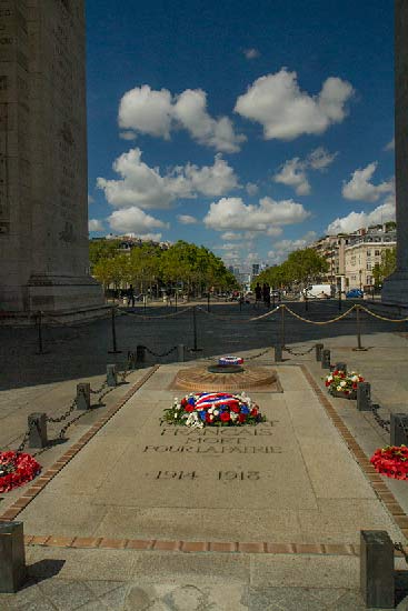 visiter-arc-de-triomphe-tombe-soldat-inconnu