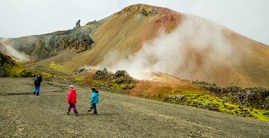 Brennisteinsalda-dans-le-Landmannalaugar avec enfant