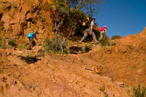 cap-dramont-et-massif-esterel-avec-randonneur-enfant