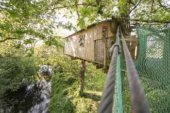 dormir dans les arbres en famille en france