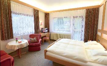 hotel-familial-avec-piscine-en-foret-noire