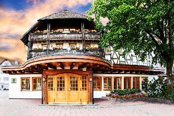 hotel-familial-foret-noire-piscine