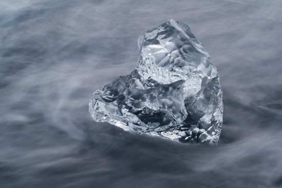 lac-jokulsarlon-iceberg-en-forme-de-coeur-islande