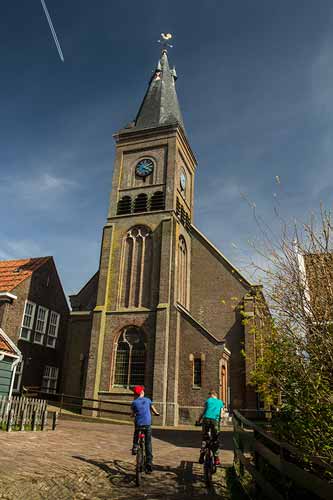 marken-église-enfant-hollande