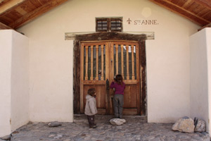 rando-enfant-lac-saint-anne-chapelle-Queyras