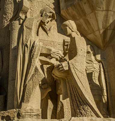 statue-sagrada-familia-barcelone